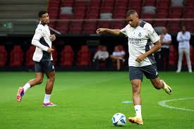 NBA直播：领头羊骑士力挫西部第二灰熊 勇士胜小牛夺NBA三连胜.